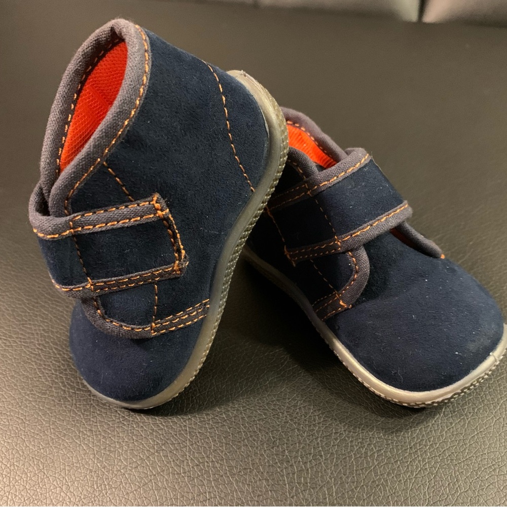 FERR BY FERRATO baby booties feature a sturdy velcro strap closure.  Size: 4 1/2